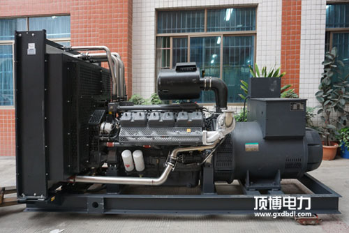 600KW柴油發(fā)電機靜音箱尺寸是多少？