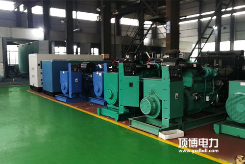 數(shù)據(jù)中心全自動(dòng)柴油發(fā)電機(jī)組用哪個(gè)品牌好？推薦康明斯或玉柴