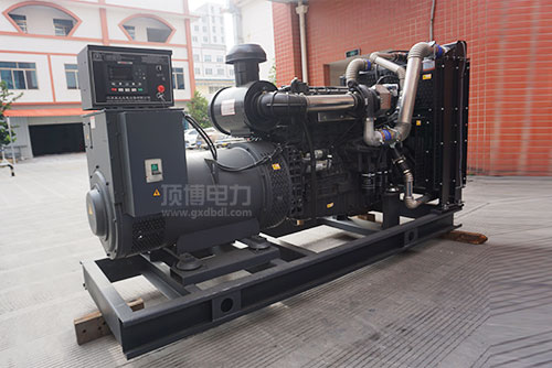 工業(yè)發(fā)電機組與家用選柴油發(fā)電機組還是天然氣、汽油